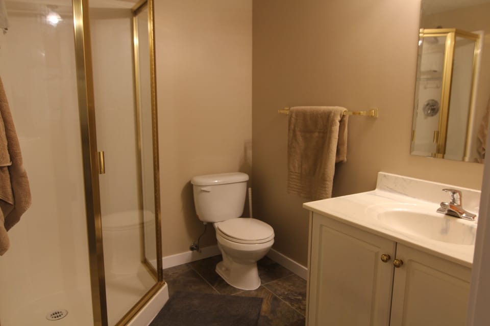 Lock off room ensuite.