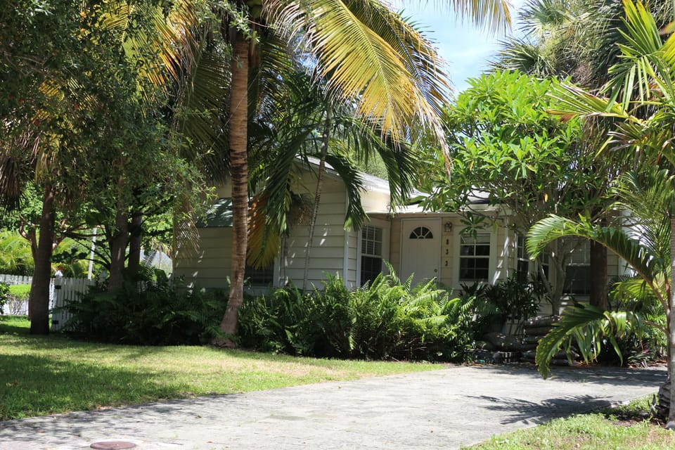 FRONT GARDEN
