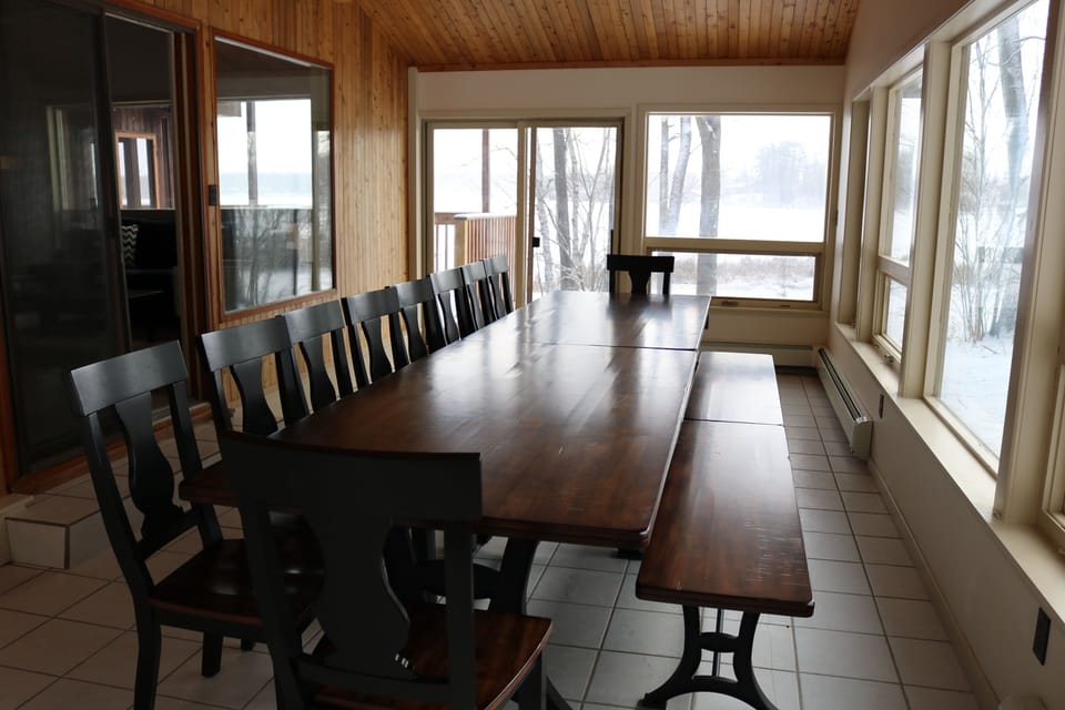Dining Room Overlooking the Lake 