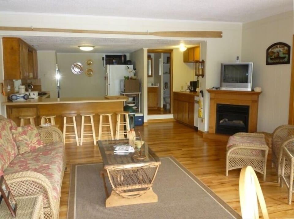 Family room, kitchen, bar, 1/2 bath