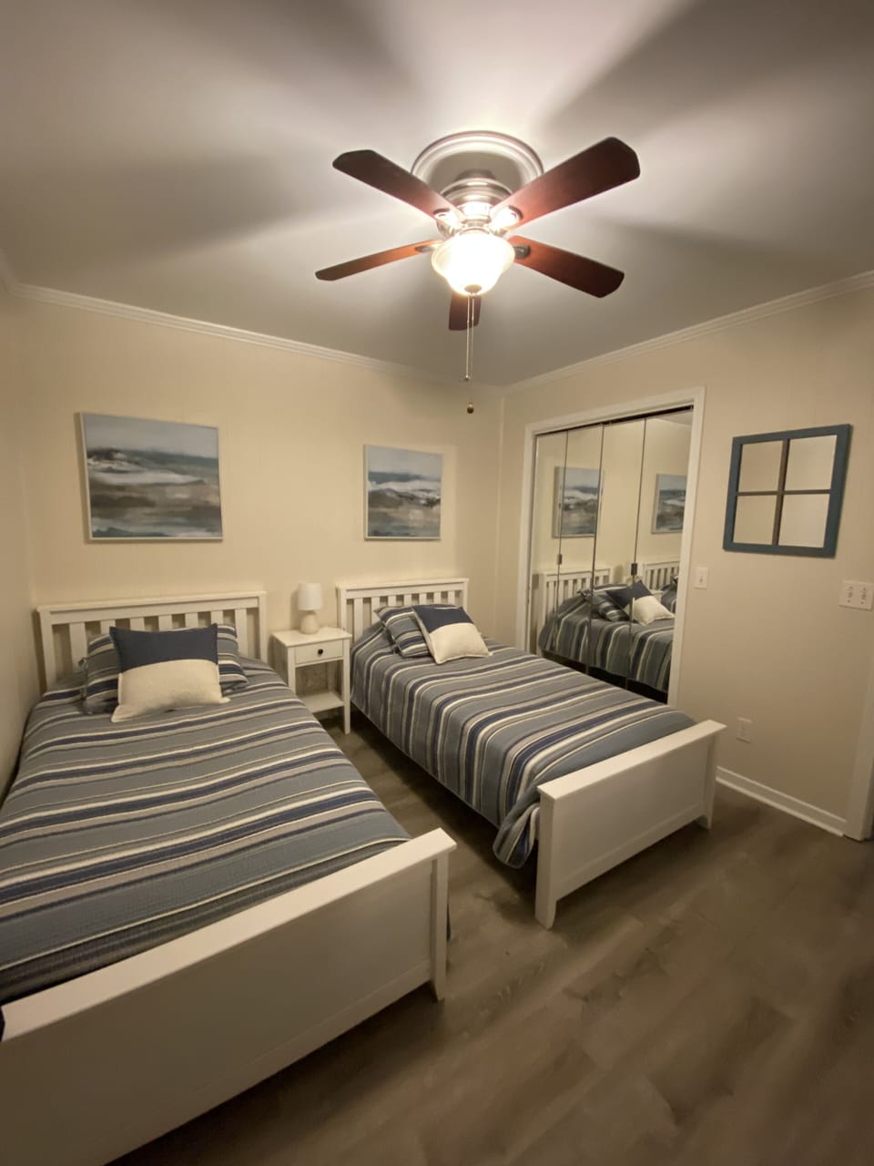 Twin bedroom