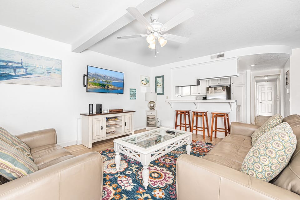 The open floor plan that seamlessly connects the living room, kitchen, and dining area
                