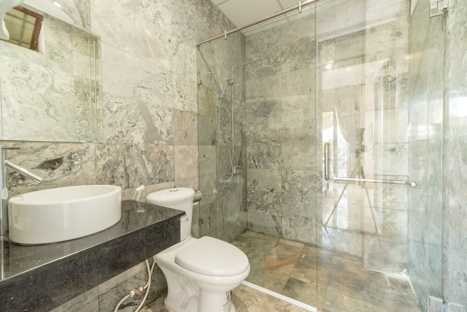 Standard Double Room, 1 Bedroom, Pool View | Bathroom | Shower, rainfall showerhead, free toiletries, hair dryer
