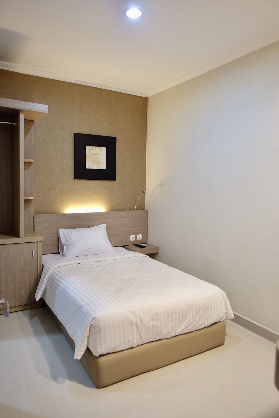 Standard Single Room, Non Smoking | Desk, free WiFi, bed sheets
