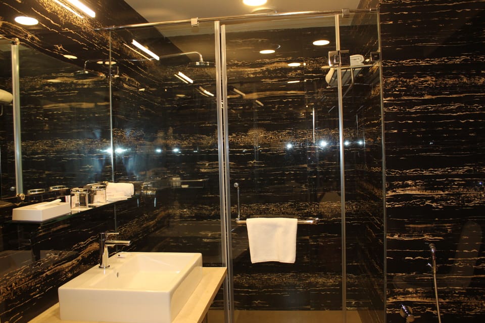 Family Suite, 1 King Bed, Non Smoking | Bathroom | Shower, slippers, bidet, towels