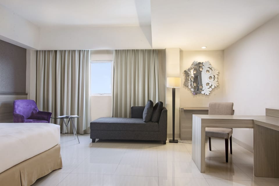 Suite | Minibar, desk, soundproofing, rollaway beds
