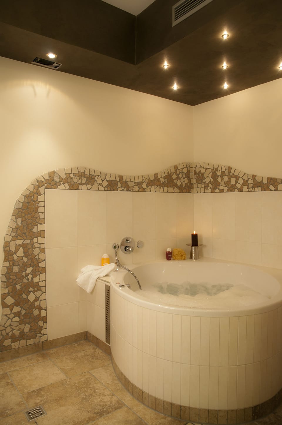 Sauna, hot tub, steam room