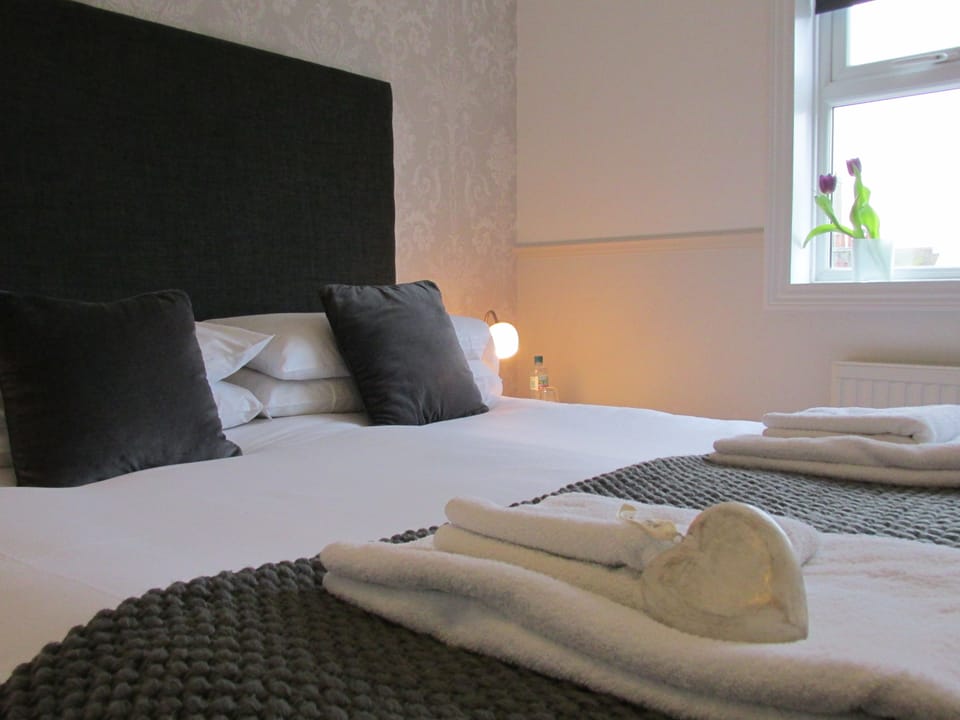 Luxury King, Sea View | Individually furnished, free WiFi, bed sheets