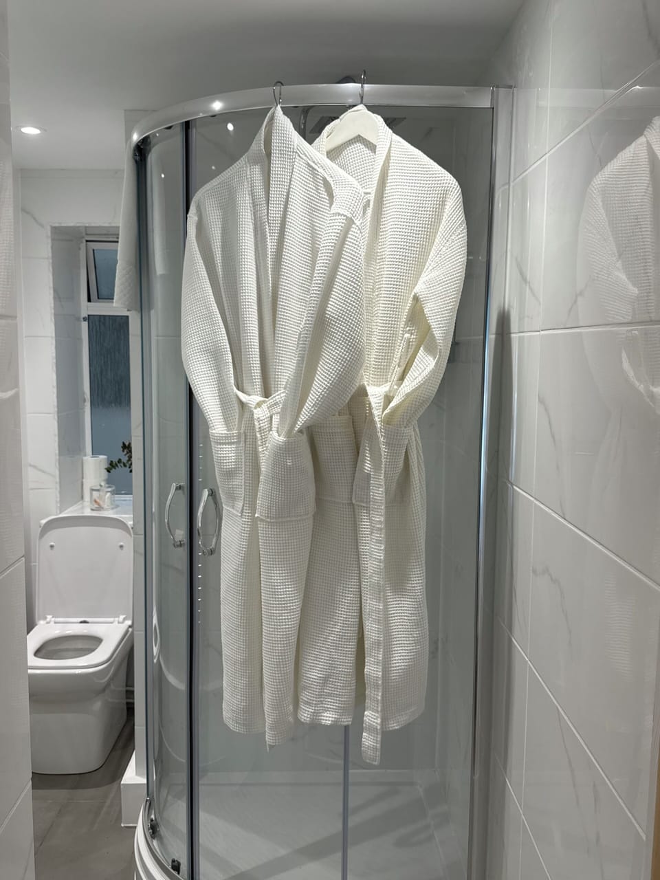 Luxury Studio Suite | Bathroom | Shower
