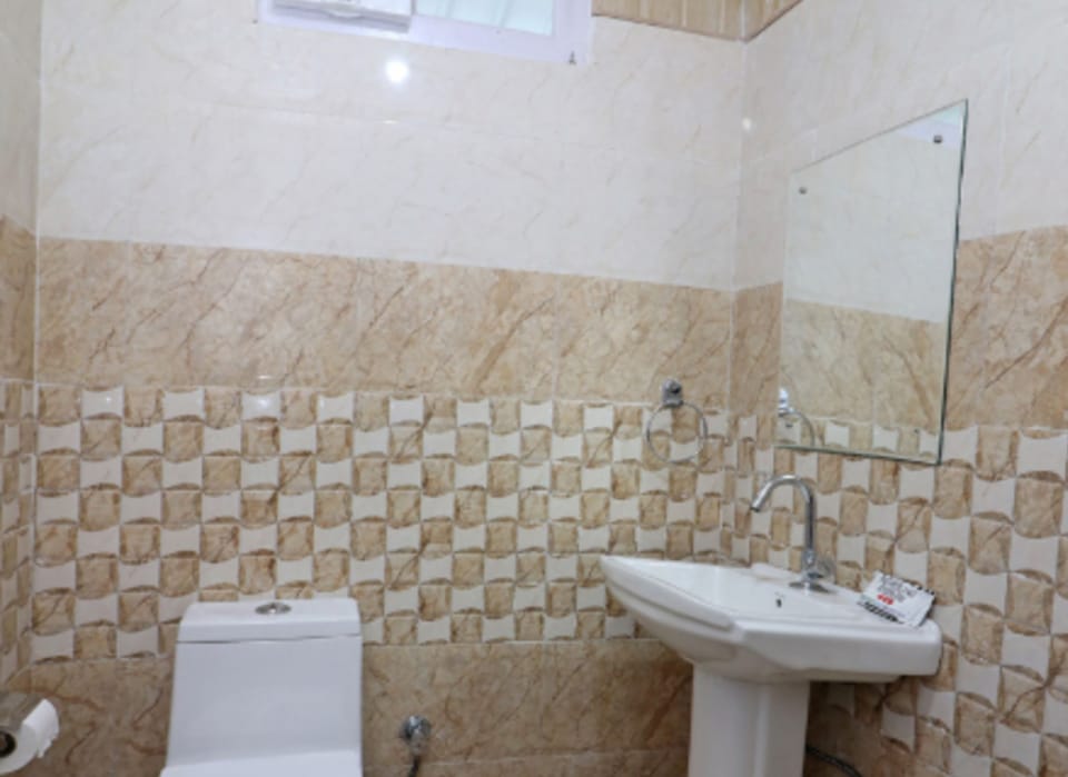 Double or Twin Room | Bathroom | Towels