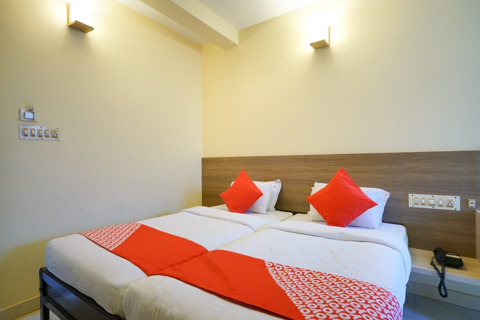 Standard Double Room | Laptop workspace, bed sheets