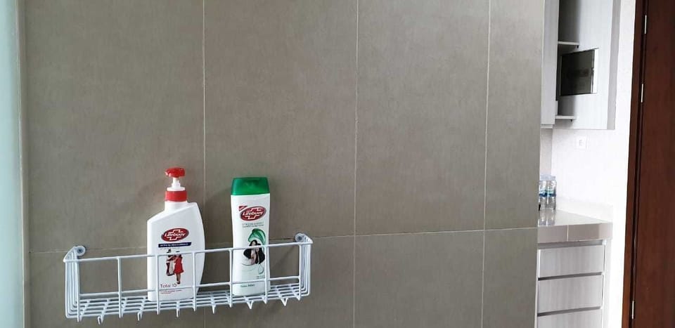 Exclusive Studio | Bathroom amenities | Shower, free toiletries, slippers, towels