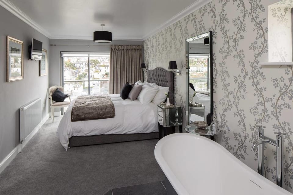 Elberry (Sea View) | Soundproofing, iron/ironing board, free WiFi, bed sheets