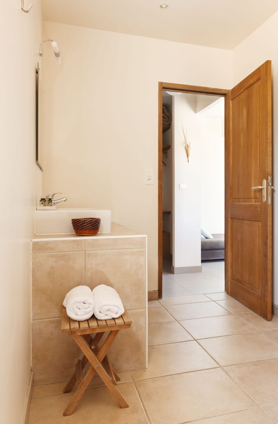 Double Room, Terrace | Bathroom | Shower, rainfall showerhead, free toiletries, hair dryer