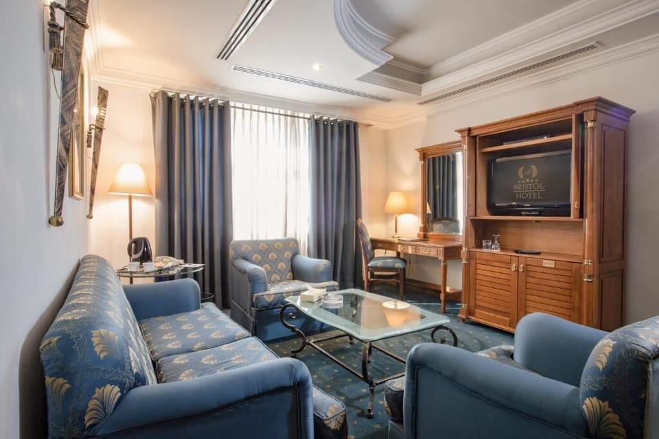 Bristol Suite | Minibar, in-room safe, desk, soundproofing