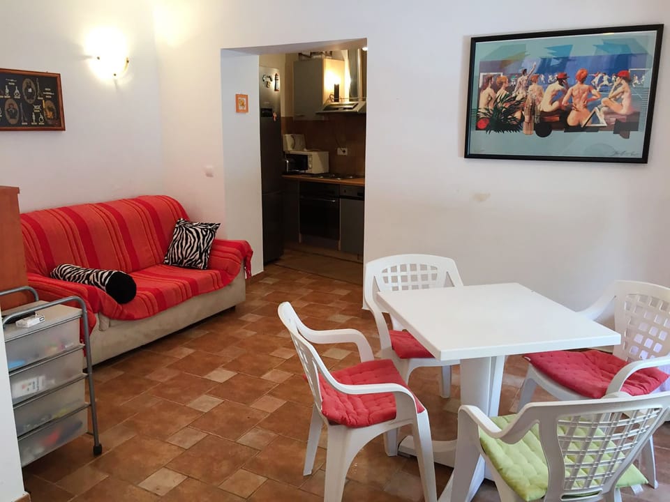 Comfort House, 3 Bedrooms, 2 Bathrooms, Garden View | Living area | 45-cm flat-screen TV with satellite channels, TV