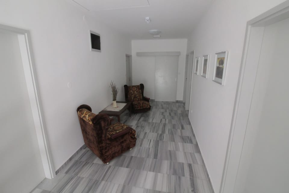 Double Room (S4) | Living area | 32-inch TV with cable channels