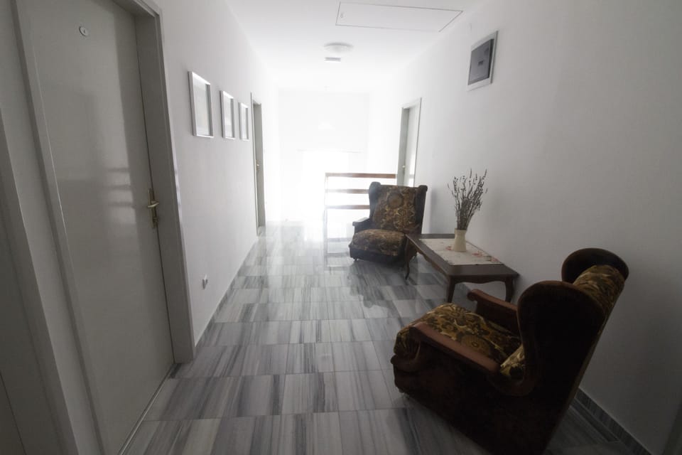 Double Room (S4) | Living area | 32-inch TV with cable channels