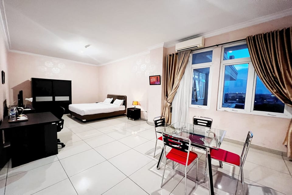 Deluxe Double Room | Desk, WiFi (free), bed sheets