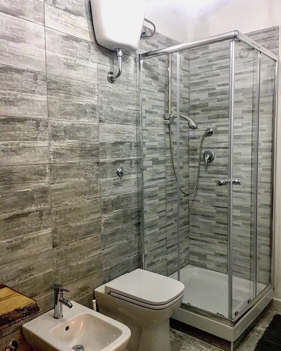 Room, Sea View | Bathroom | Shower, hair dryer, bidet, towels