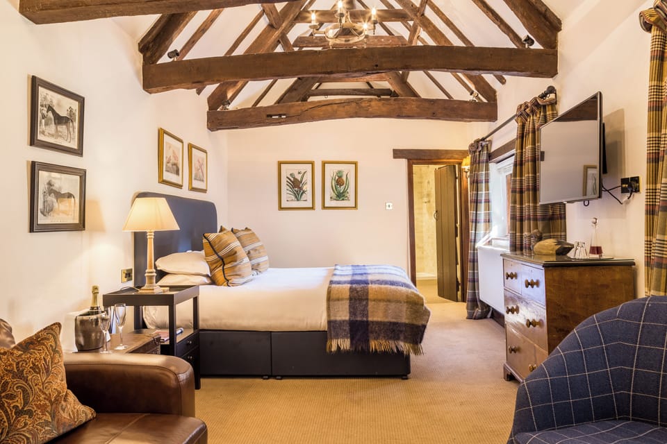 Garden Suite, Old Swan | Hypo-allergenic bedding, desk, iron/ironing board, free WiFi