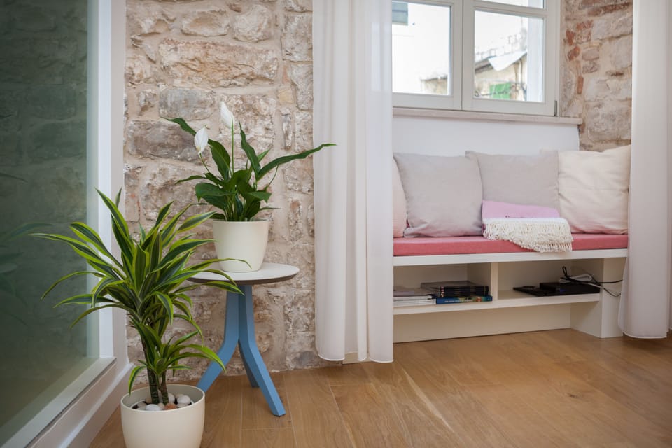 Deluxe Apartment | Living area | Flat-screen TV