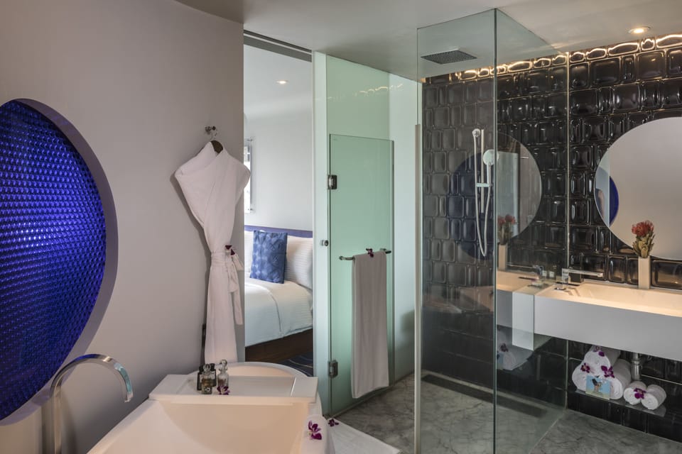 Residence room | Bathroom | Combined shower/tub, rainfall showerhead, free toiletries, hair dryer