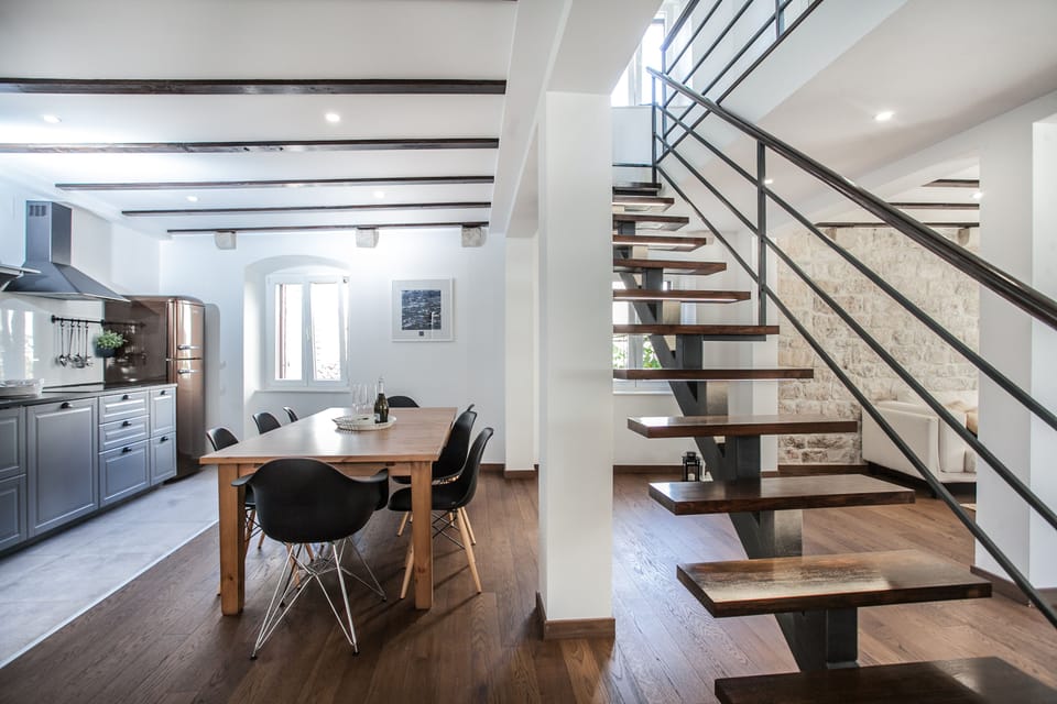 Villa | Living area | 32-inch flat-screen TV with satellite channels, TV, books