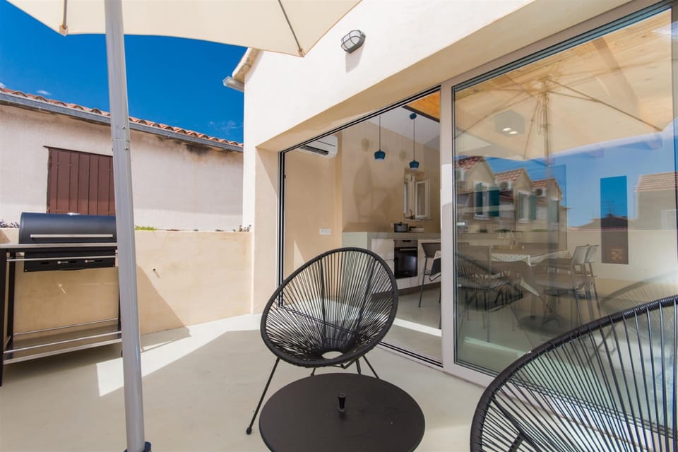Traditional House, 3 Bedrooms | Balcony