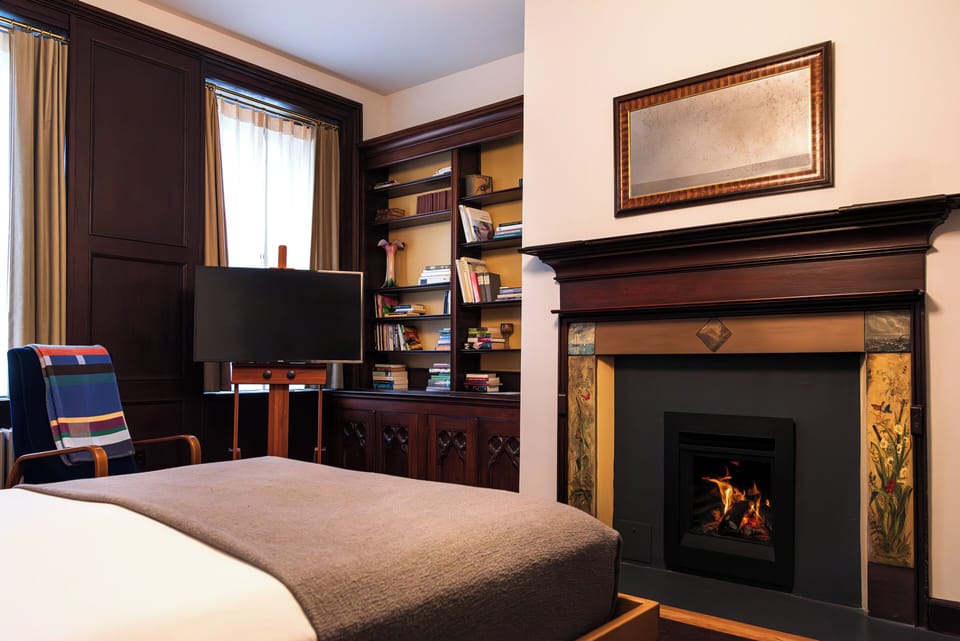 Grand Room, 1 Queen Bed, Fireplace (Pearl St) | Fireplace