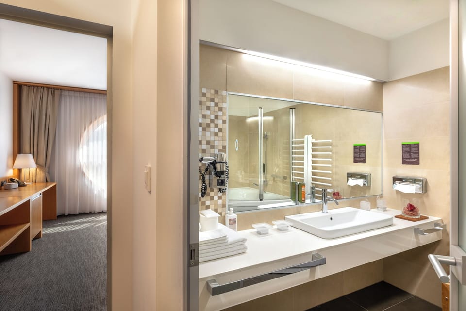 Suite, City View | Bathroom