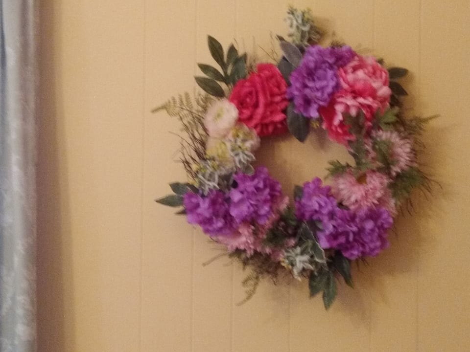 Full main floor bath.
Tub/Shower.Just remodeled.
