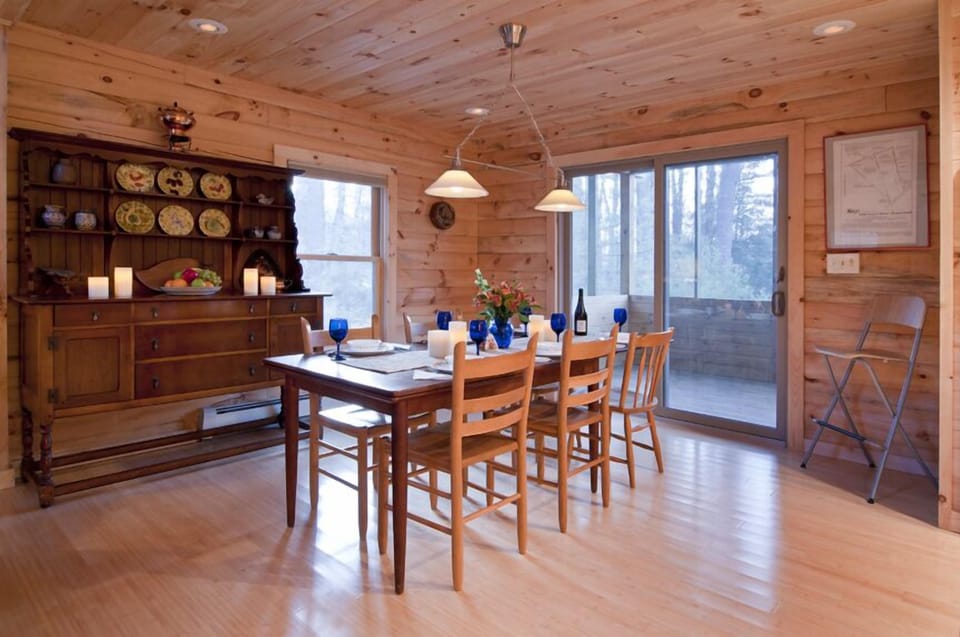 Dining area (table expands to seat 6-8) with sliding doors to screened porch