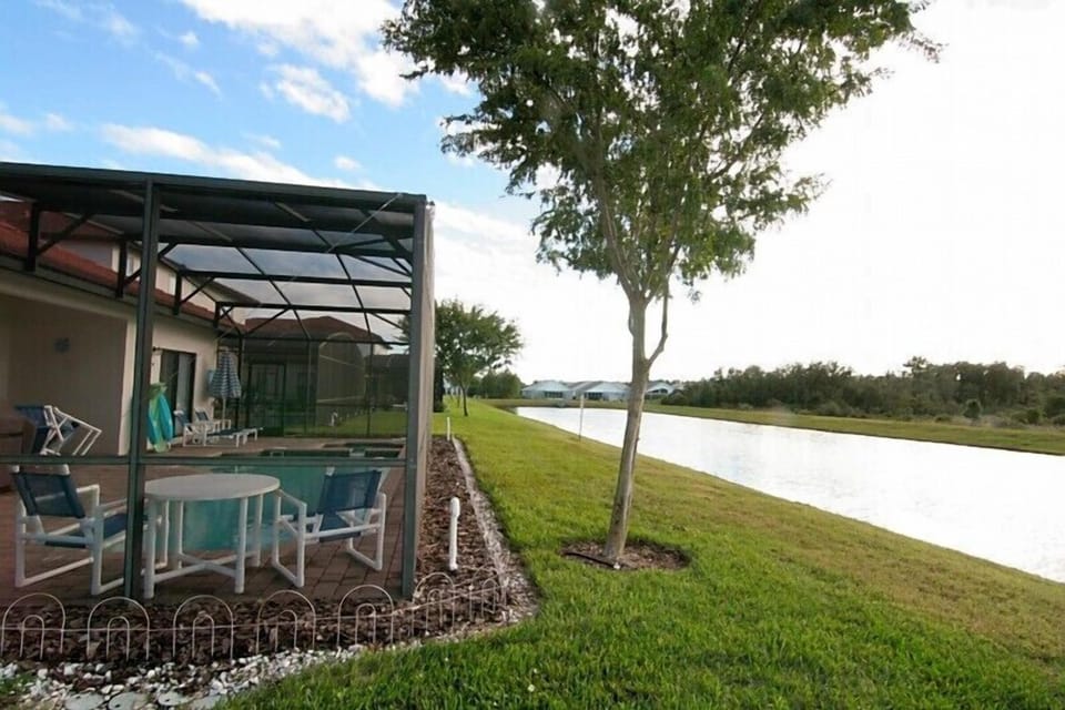 Beautiful water view, completely open