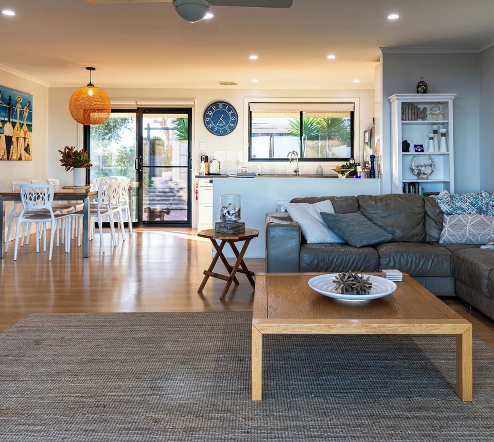 open space lounge/dining/kitchen
