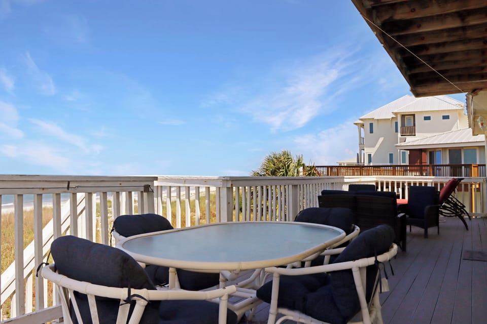 Outdoor Dining on Beach Front Deck
