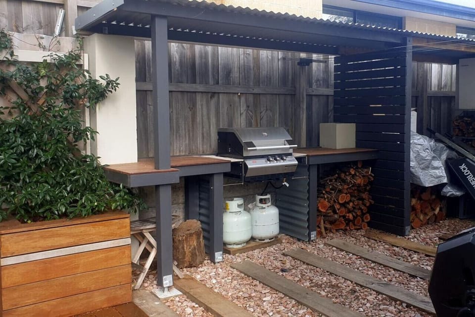 Bbq grill with gas