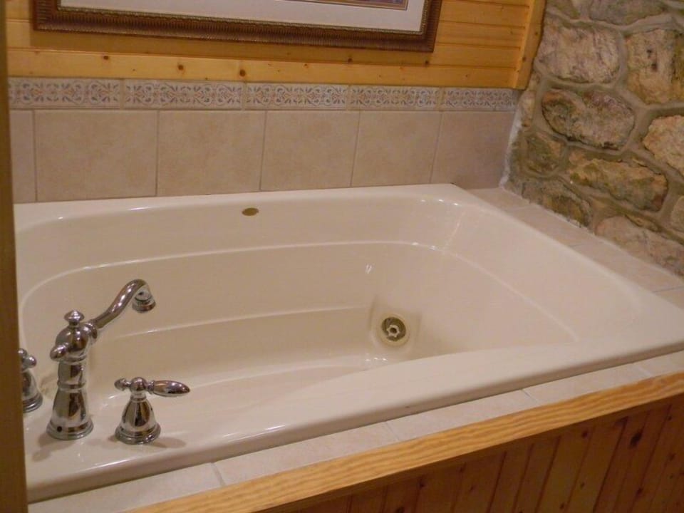 Jacuzzi tub in master bath