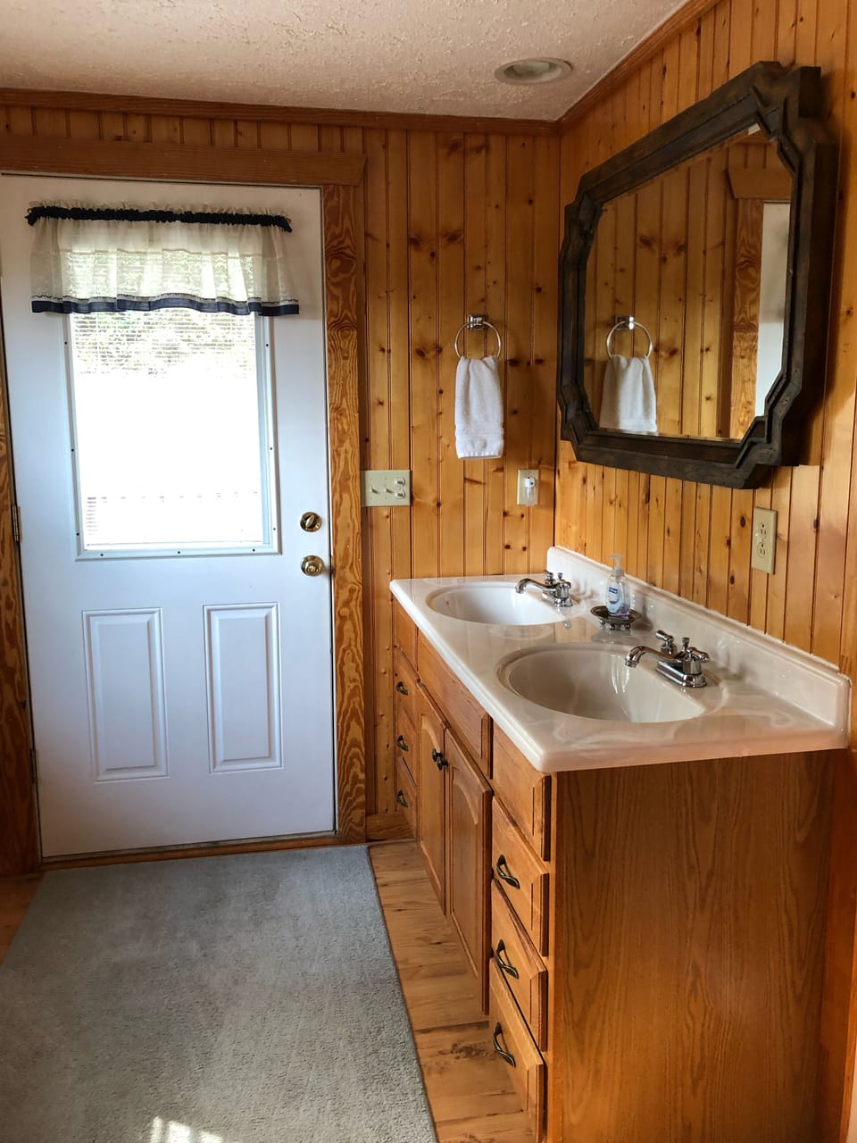 Master bedroom 
Private door to deck and hottub on back deck
