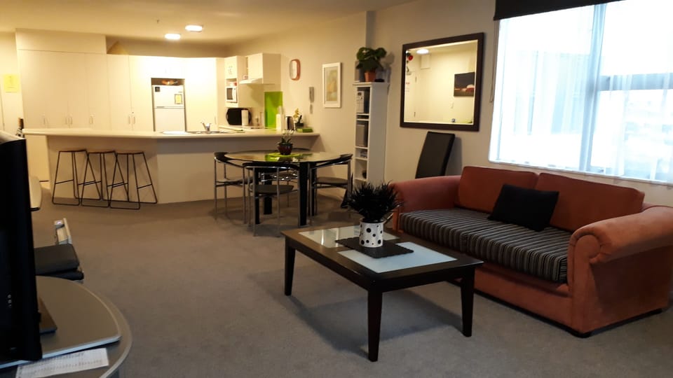 Lounge to Kitchen
