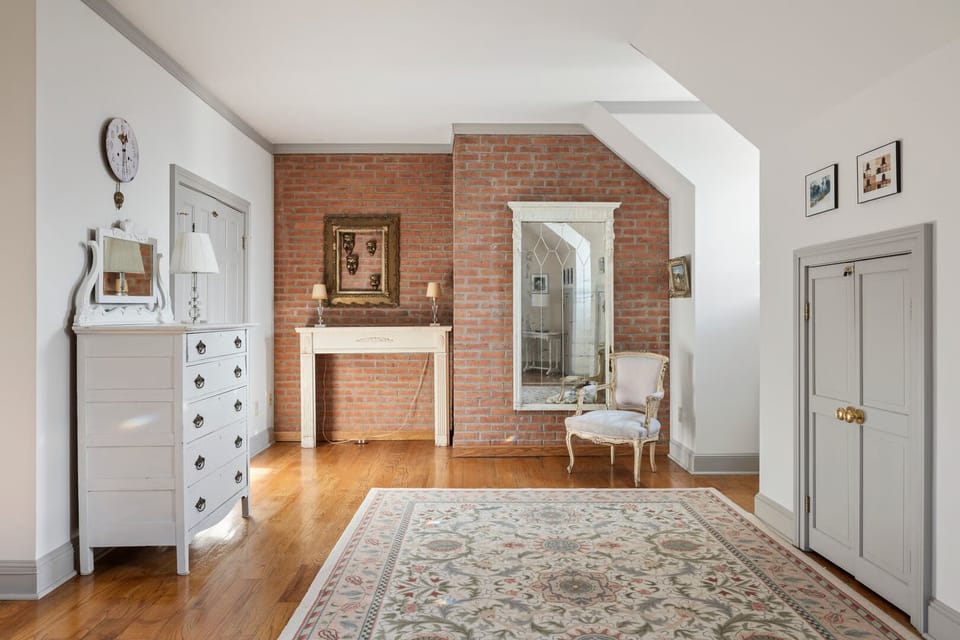 The elegant Rose Suite offers a relaxed & comfortable ambiance