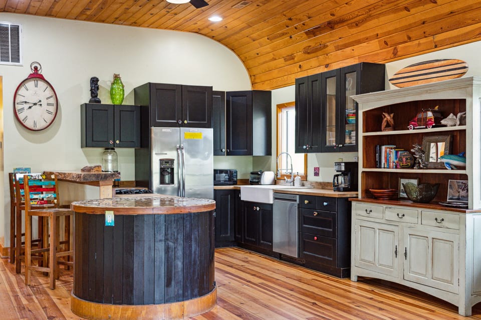 Fully stocked kitchen on the main floor