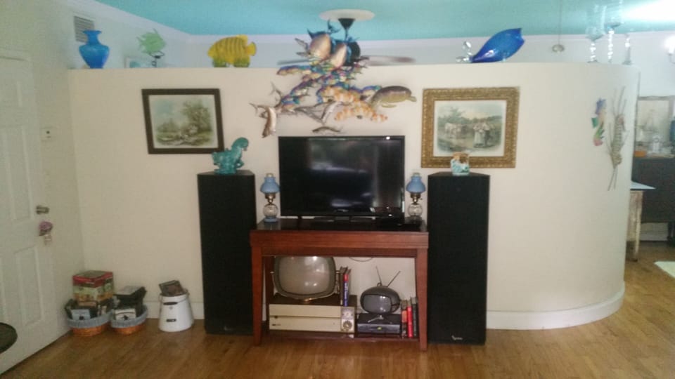 46" led tv with blu ray dvd