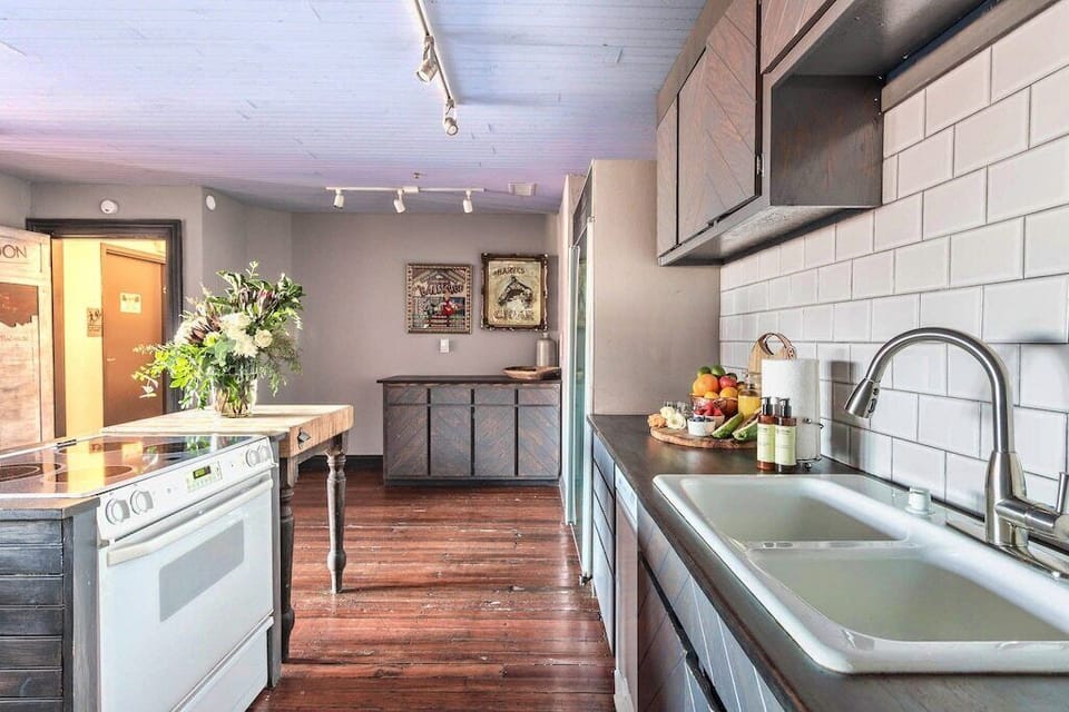 Open Layout – Kitchen Just Off the Living Room