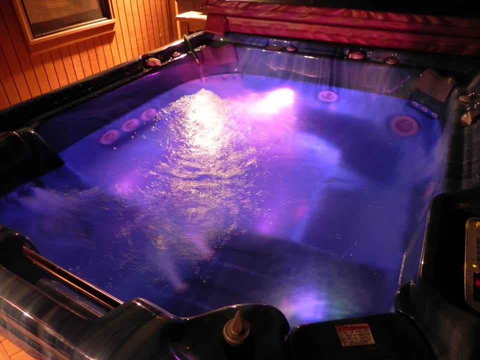 Hot tub ready for relaxing dip in!