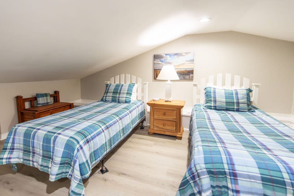 loft w 2 single beds. Has its own stairs off hallway.