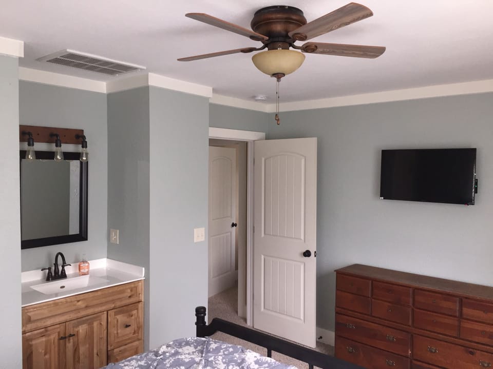 Master Bedroom (Queen) - with Vanity & Faucet, TV, Chair, LAKE VIEW!