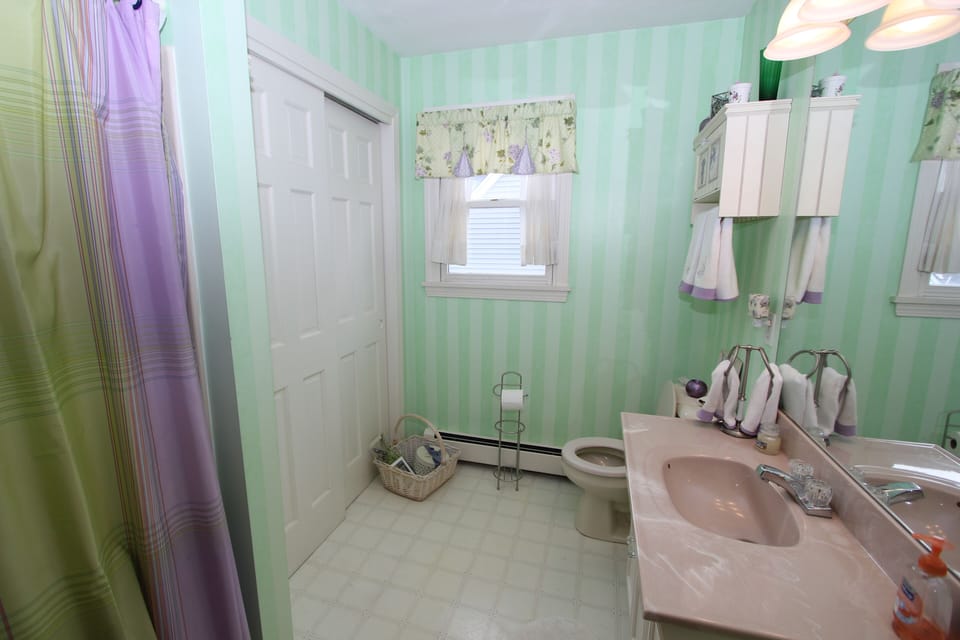 2nd floor full bath 