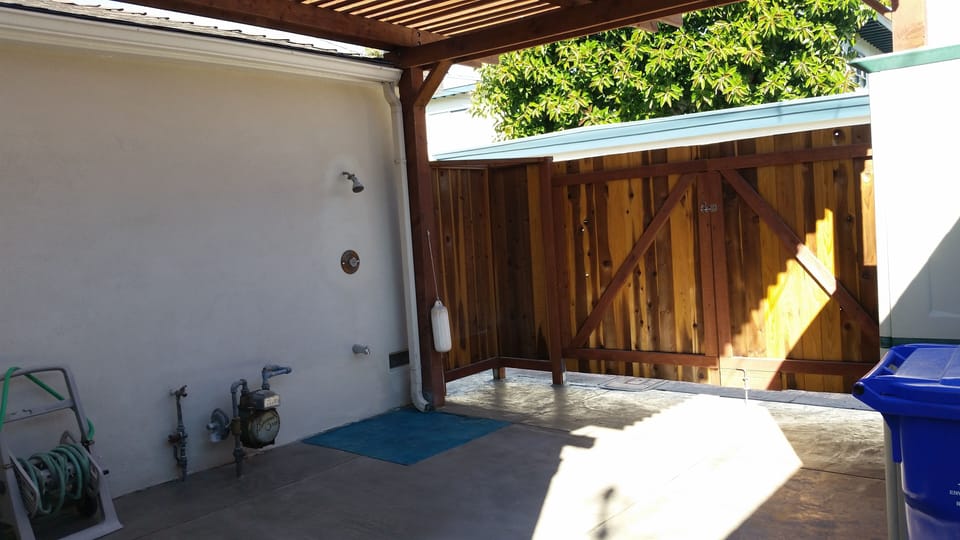 Carport area to park and rinse off after the beach