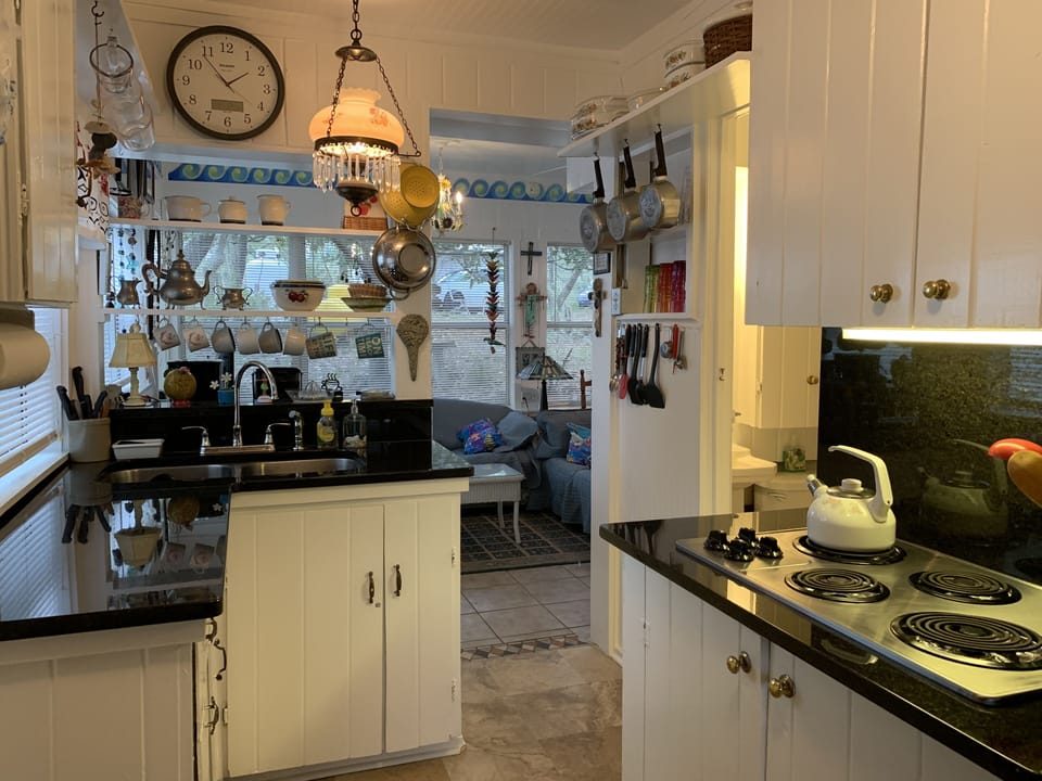 Everything you need in this little kitchen is at your fingertips 